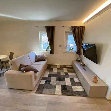 Emilius Apartment *